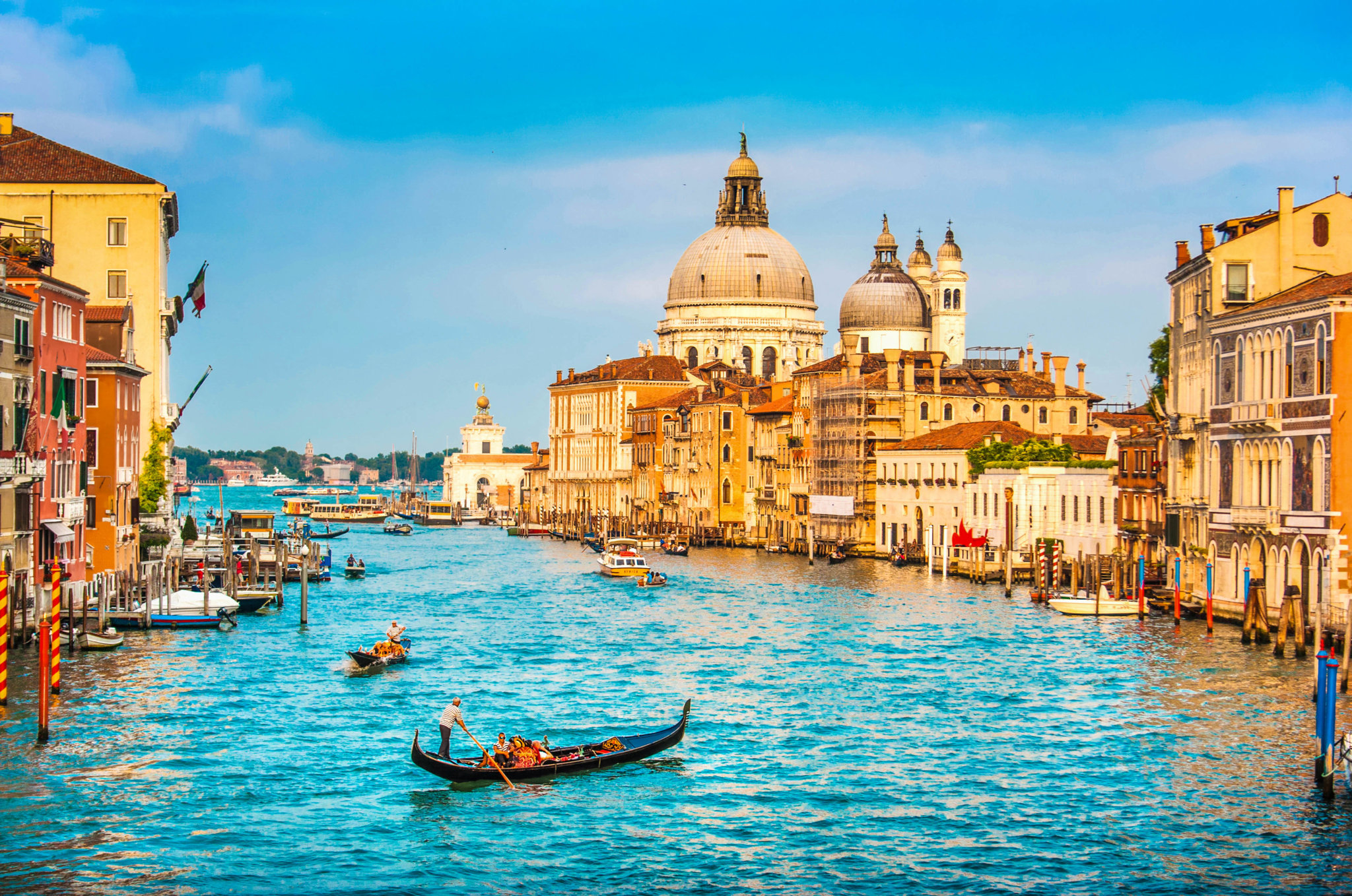 Gondel-Venice-iStock_000062263086_Large-2.jpg