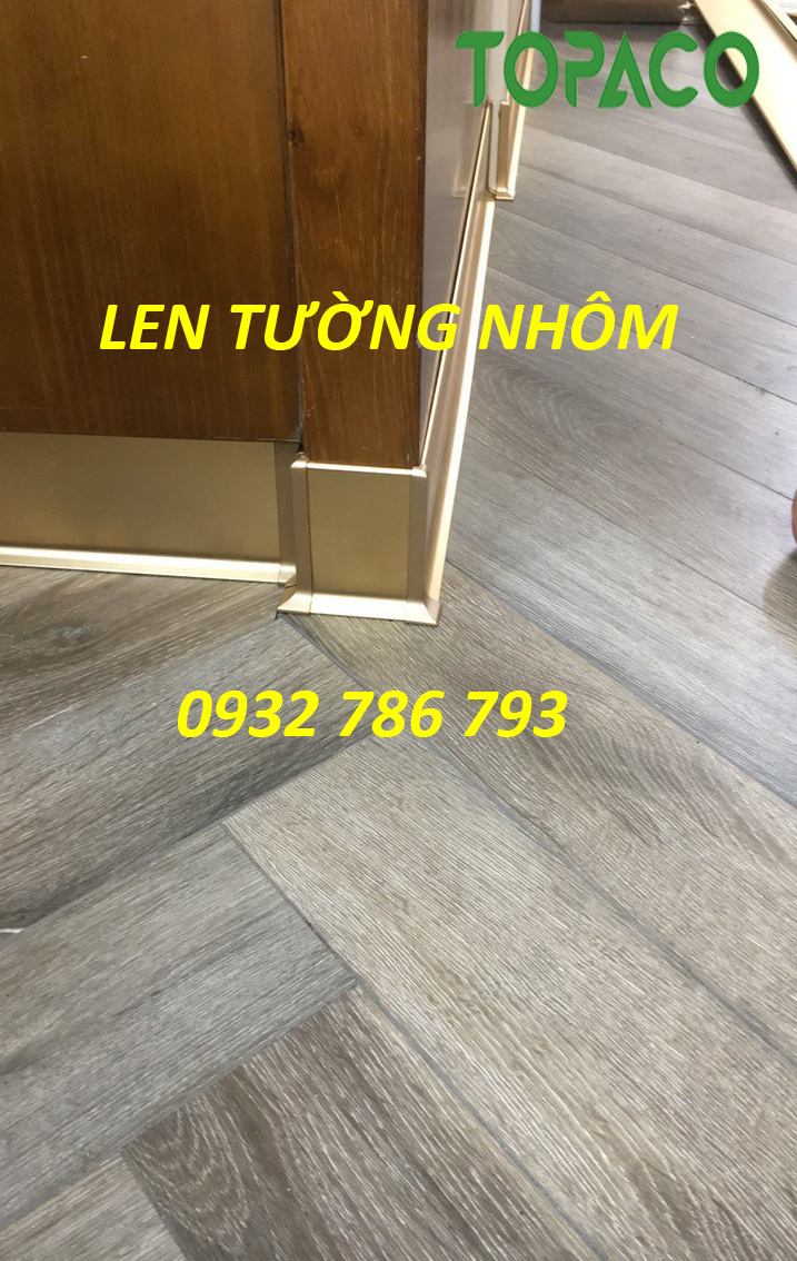 Len-chân-tường-inox304.jpg