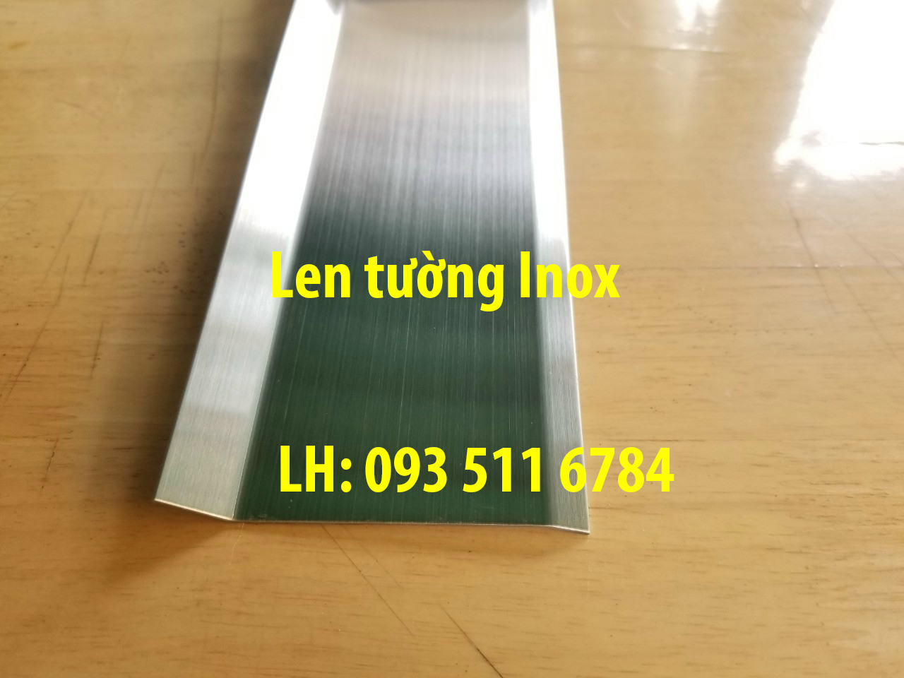 Len-tường-inox.jpg