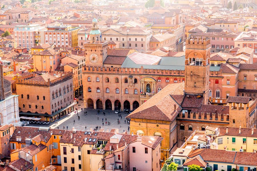 maggiore-piazza-square-bologna-italy-BOLOGNATRAVEL0618.jpg