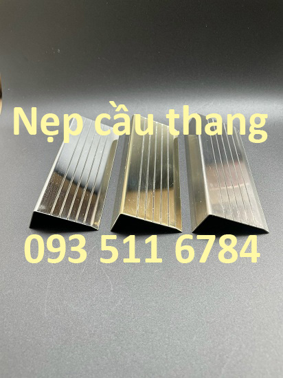 nẹp-inox-mũi-bậc.jpg