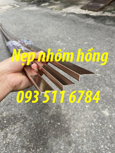 Nẹp-nhôm-hồng-kết-thúc.jpg